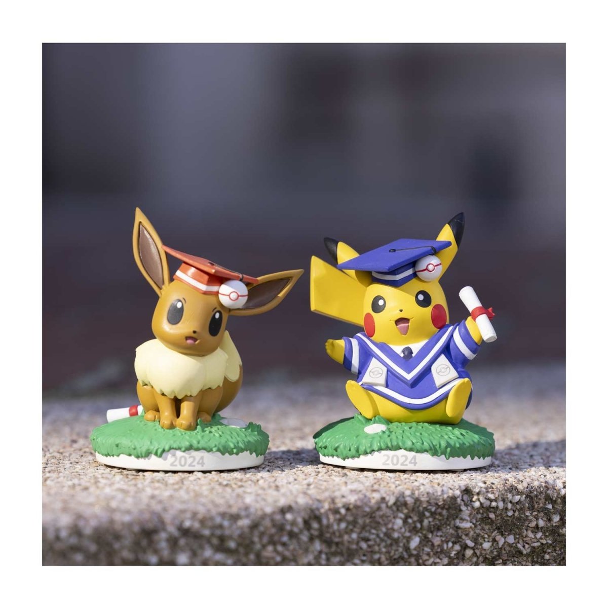 Graduation Pikachu & Eevee 2024: Eevee Figure | Pokémon Center Official ...