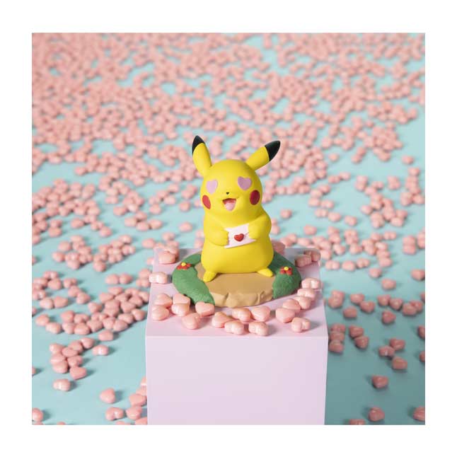 pikachu love figure